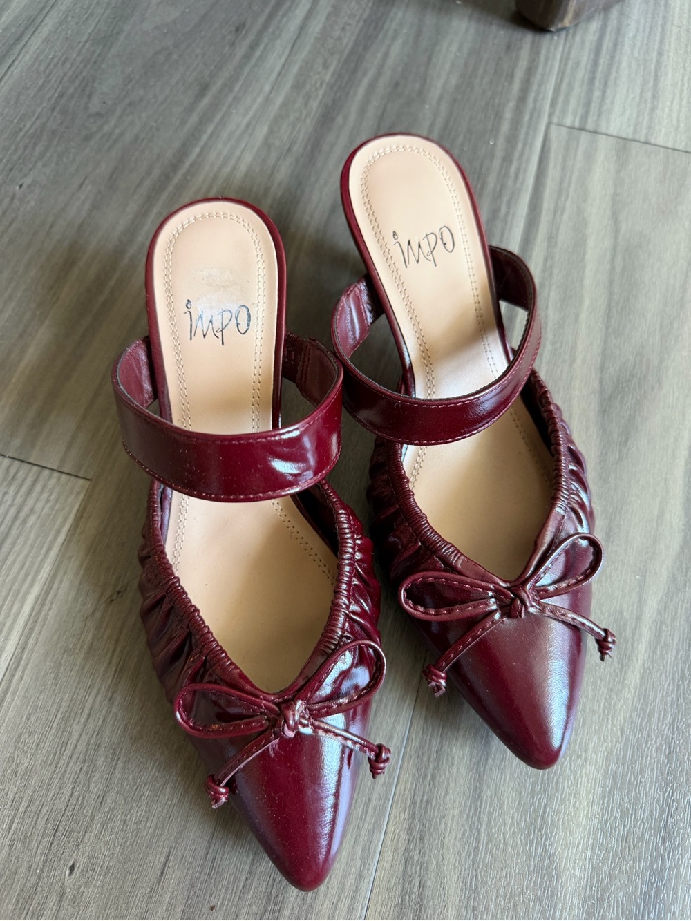 Source Unknown Burgundy Pointed-Toe Bow Mule